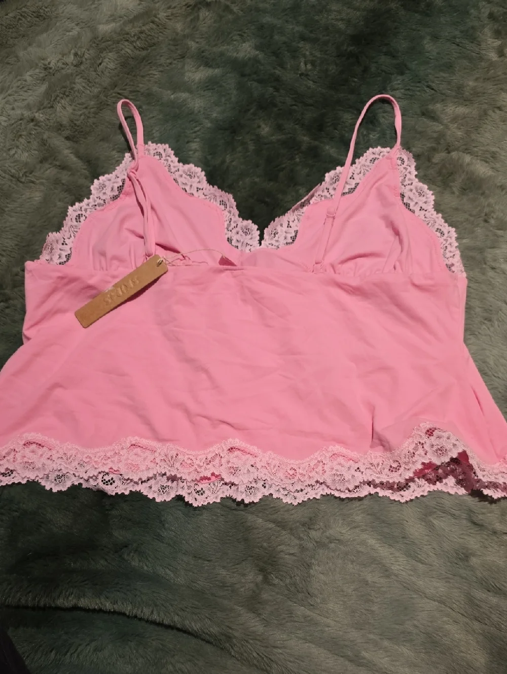 SKIMS Bubblegum Tonal Lace Cami - Pink - Picture 3 of 3